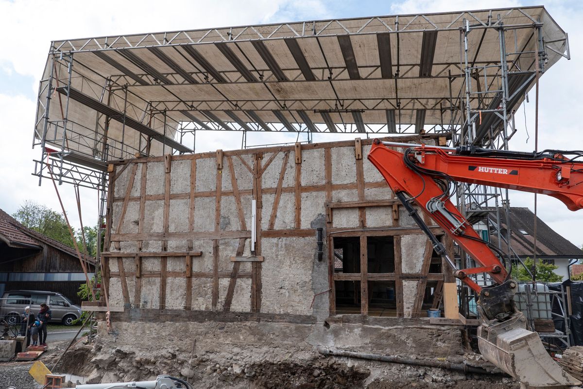 MEHRZWECKBAUERNHAUS [18. JH.] Fägswil ZH